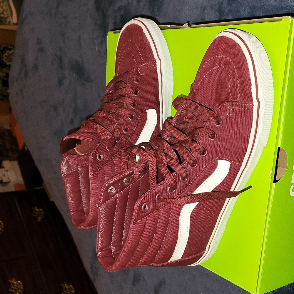 🌹🎉Host Pick🎉🌹Like New!! VANS BURGUNDY HIGHTOPS